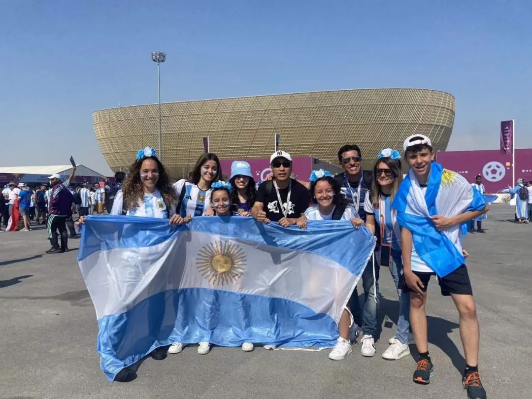 去卡塔尔看世界杯的中国球迷