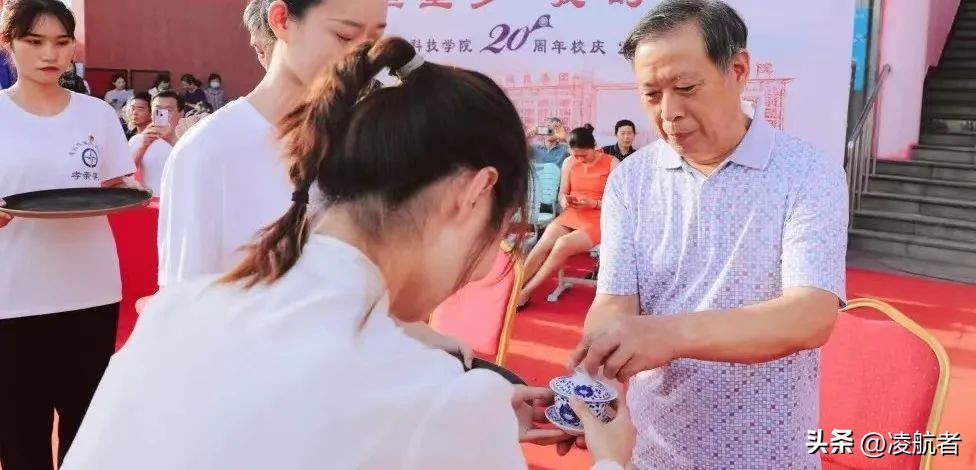 致萌新的学长学姐寄语,致学长学姐的一封信