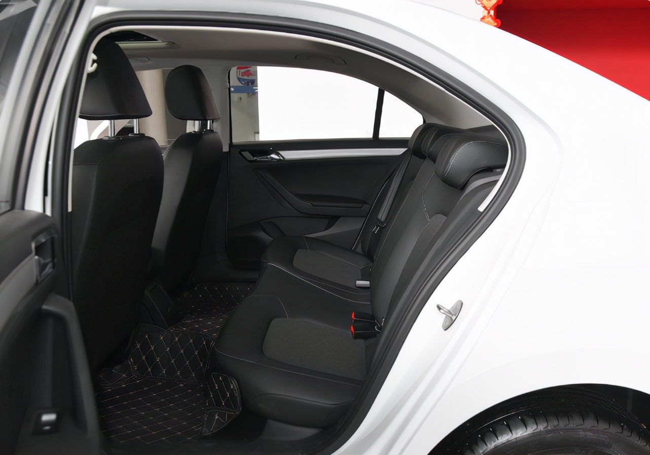 价格不贵性价比高国产车,价格不贵还省油图