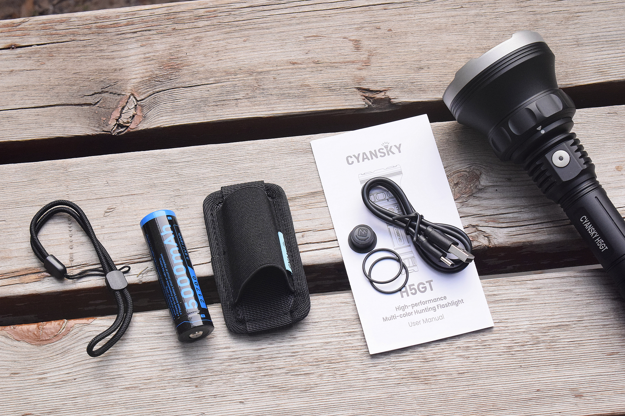 双光源任切换，千米光柱一线天！CYANSKYH5GT远射手电体验