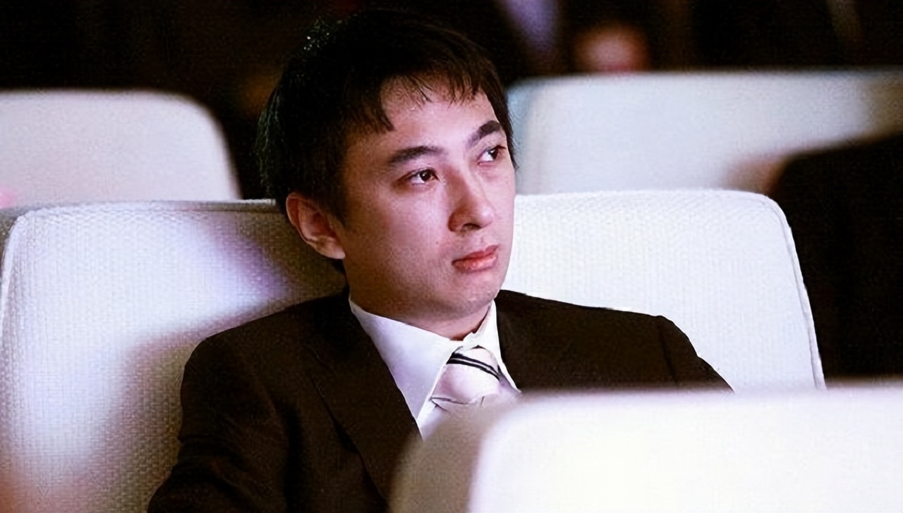 他是南京首富，35岁身家千亿！父亲娶学生为妻，成地产界“霸主”