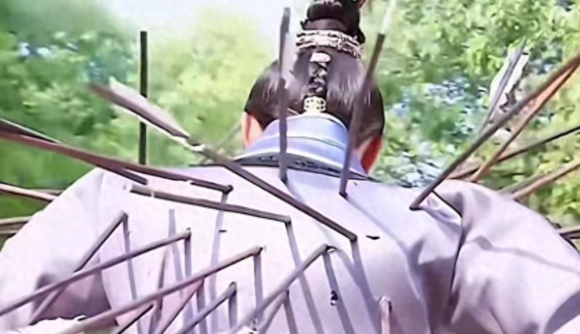 胸罩*点露**，花式泳衣，这些辣眼睛的操作，导演肚子里没一点墨水吗