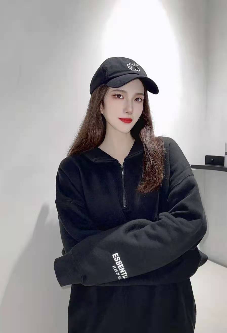 今年流行连帽卫衣内搭洋气又时髦,拉链款宽松版卫衣怎么穿时尚漂亮