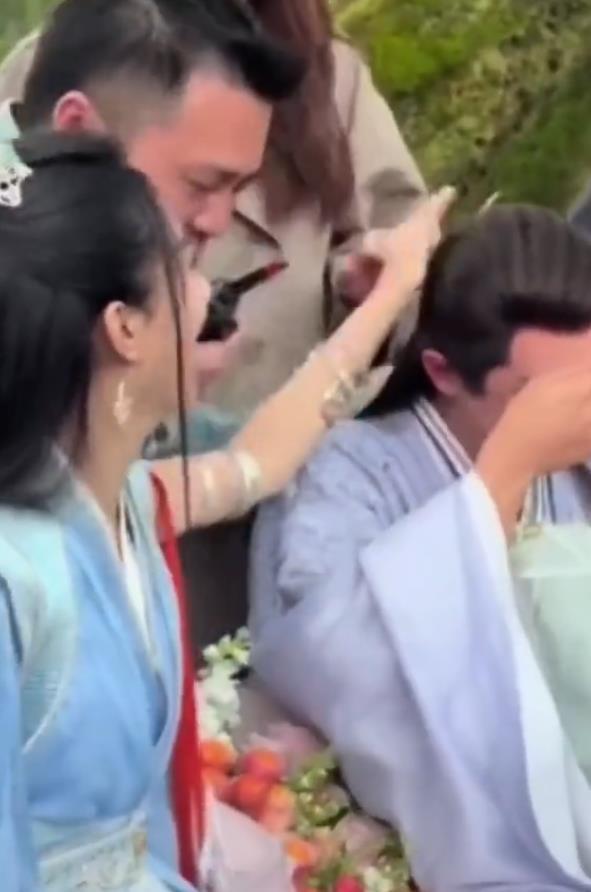 林更新龙井鞋,林更新泰国赵丽颖