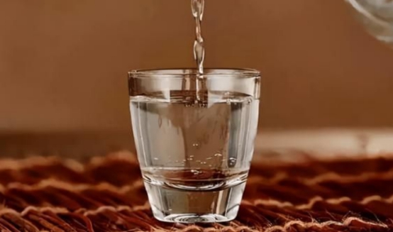 牛栏山到底是纯粮酒还是勾兑酒,牛栏山酒精勾兑酒为啥那么多人买