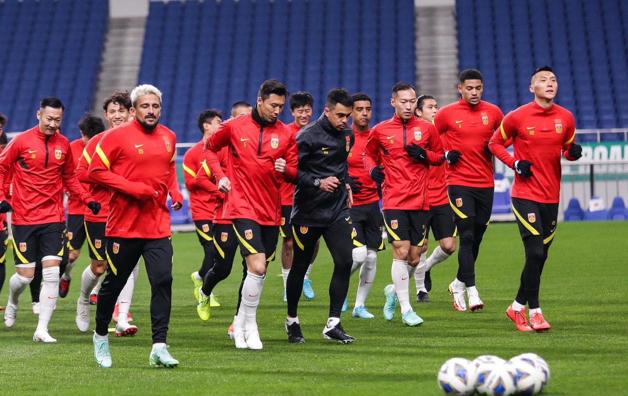 12强赛国足唱国歌,12强赛国足奏国歌