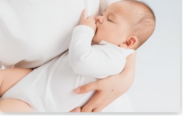 新生儿奶瓶喂奶的正确抱姿,新生儿的四种抱姿图片