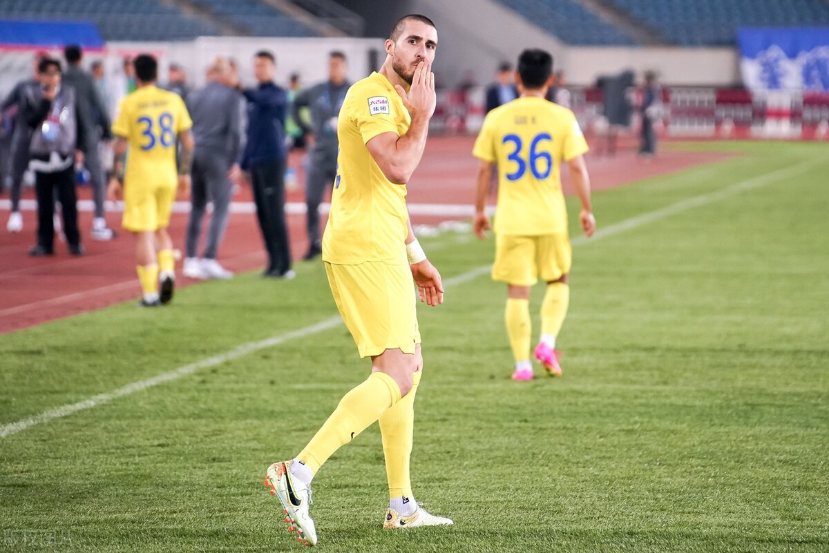 天津津门虎各个球员穿的球鞋,于根伟津门虎最新发布会