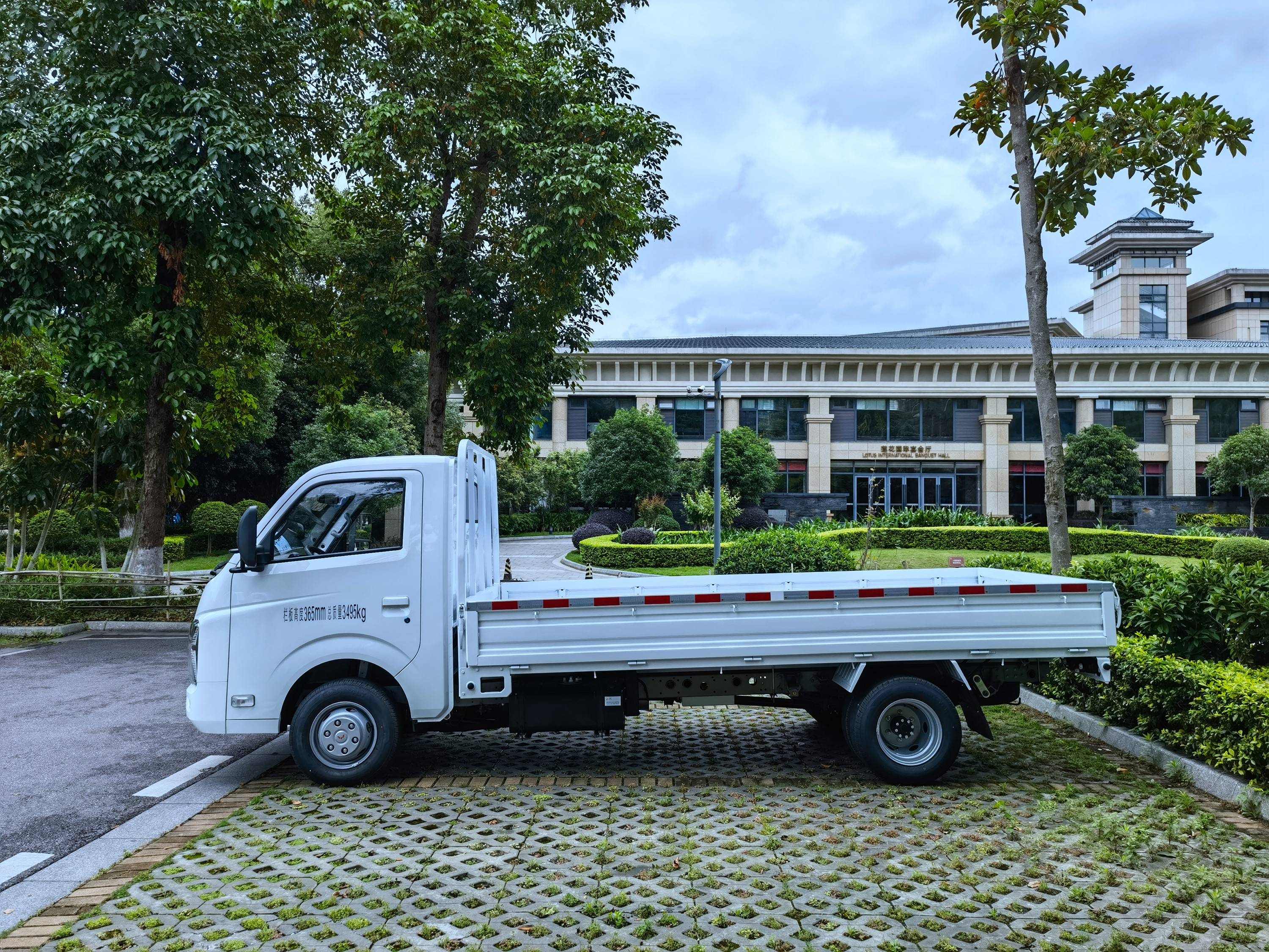 五菱新卡能拉2.5吨货,五菱最新款拉货王