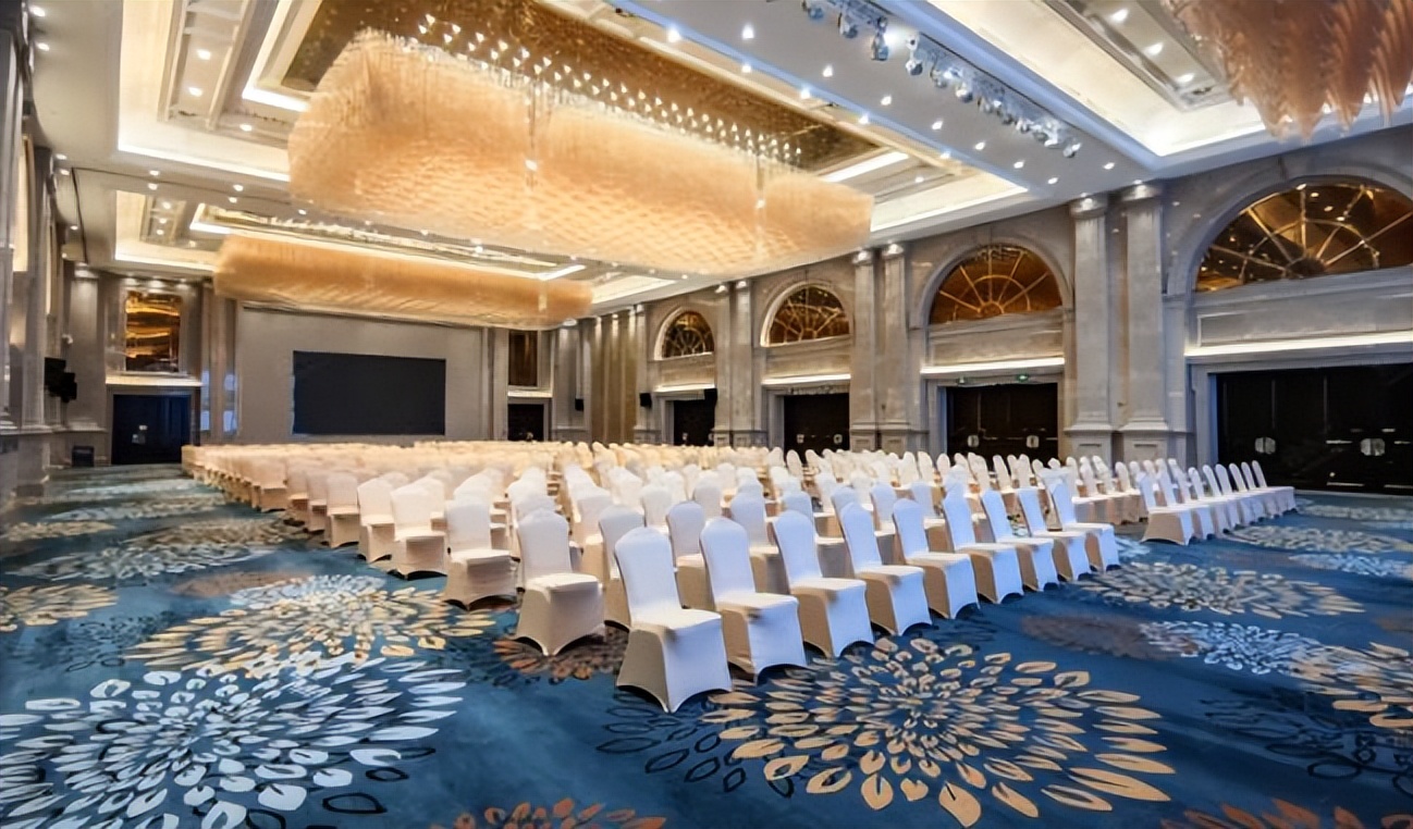 自驾游住经济实惠酒店攻略,自驾游怎么找到便宜的酒店