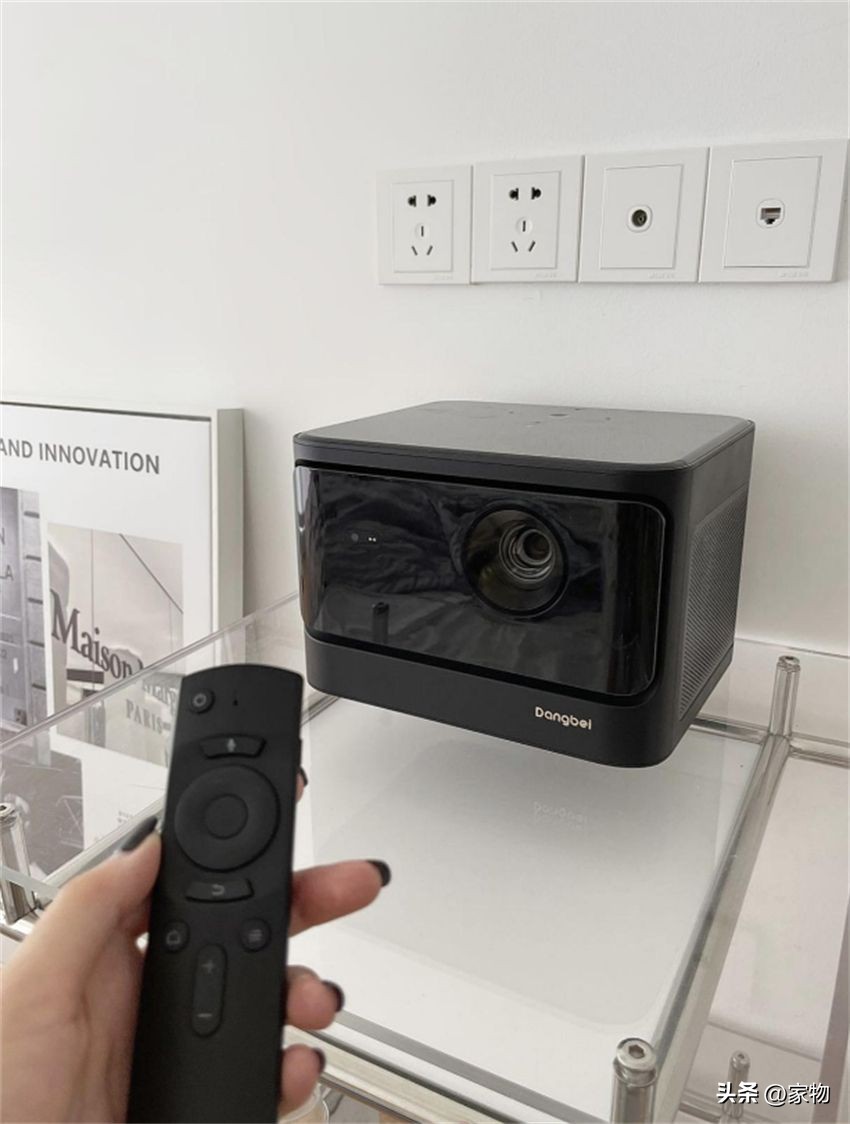 投影仪到底是智商税还是真好用？家里投影用了1年，说说真实感受