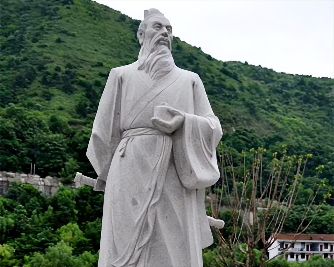 诸葛亮临死后司马懿痛哭,诸葛亮临死前安排谁吓走司马懿