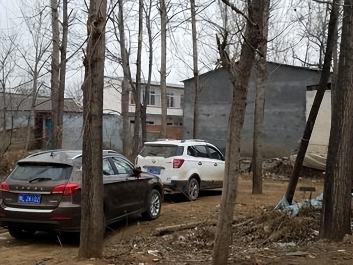 怀孕当天我碰见老公陪他初恋做产检，我流掉孩子，他又红了眼