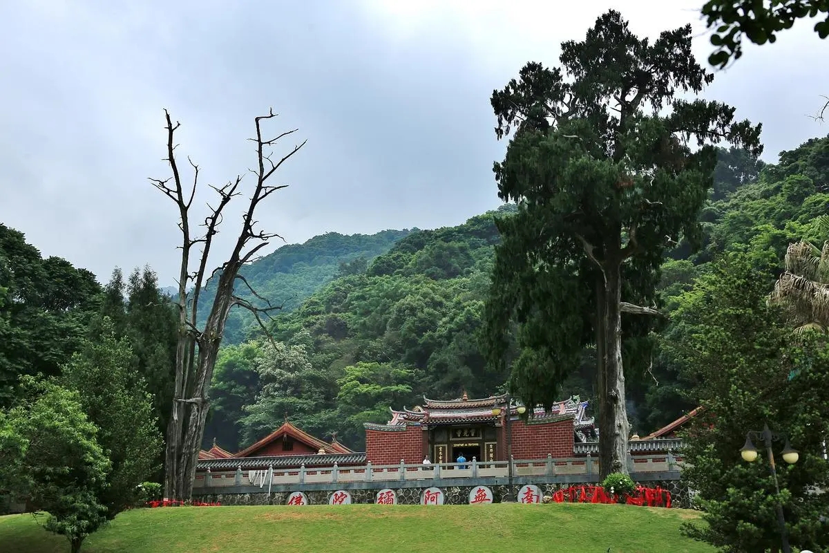 巍峨莲花山,巍巍莲花山