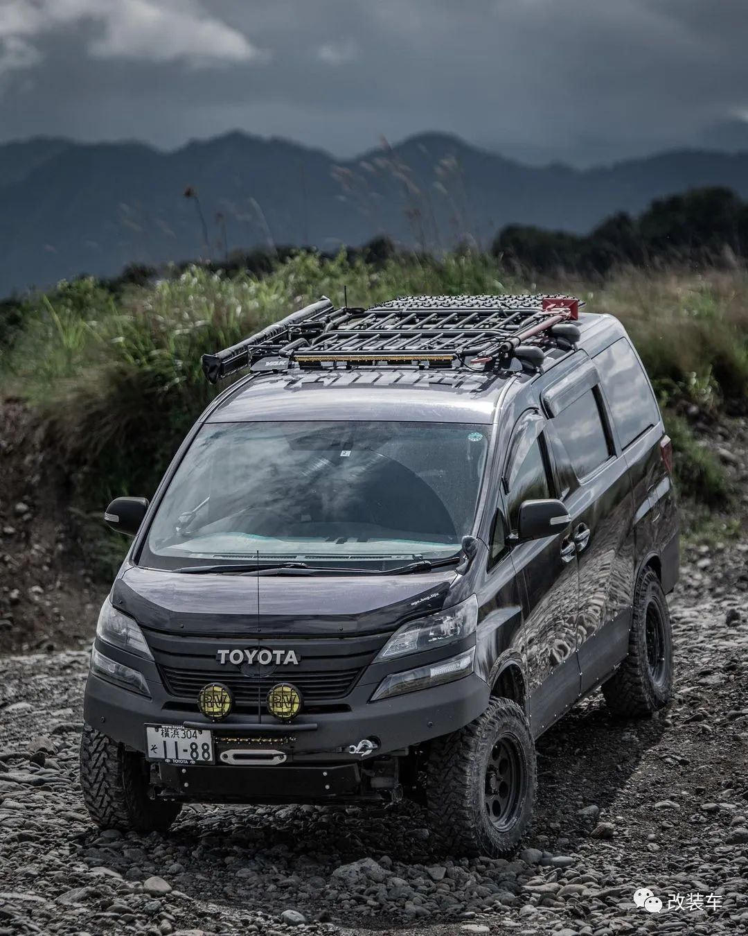 新款丰田威尔法改装,奶爸车改造老霸道