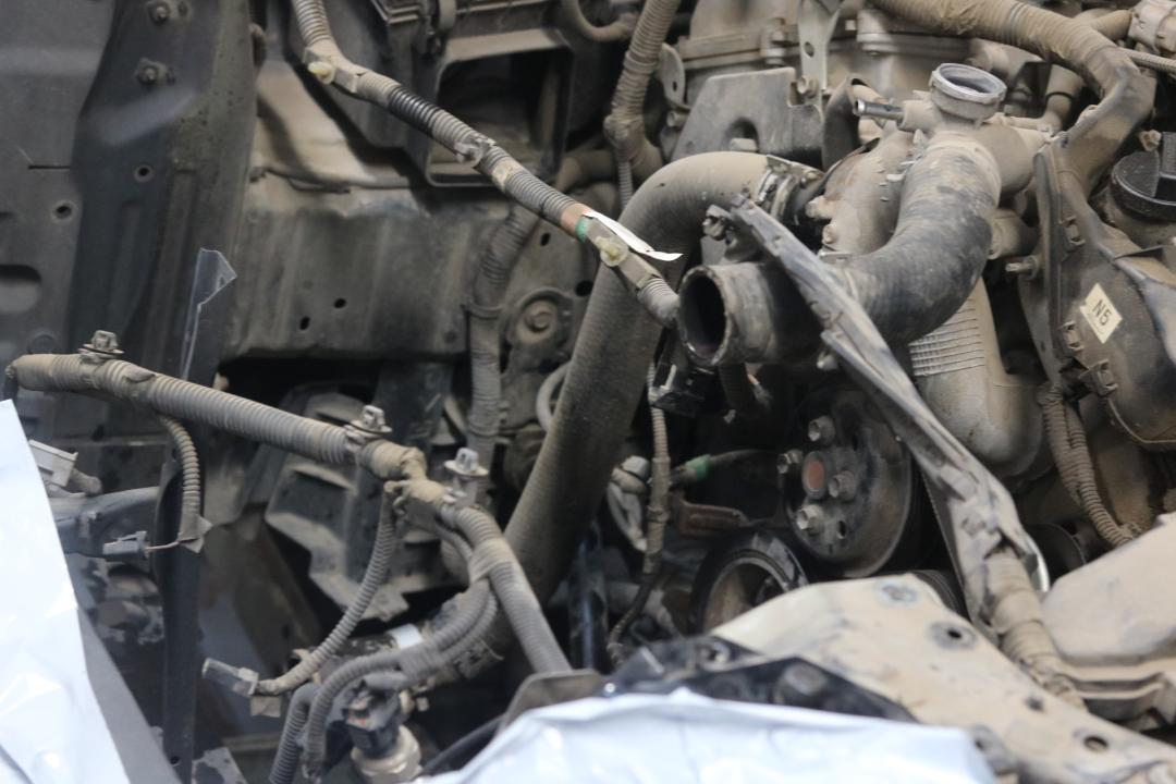 皇冠3.0经典老车翻新复活视频,13代皇冠全车翻新泉州地区