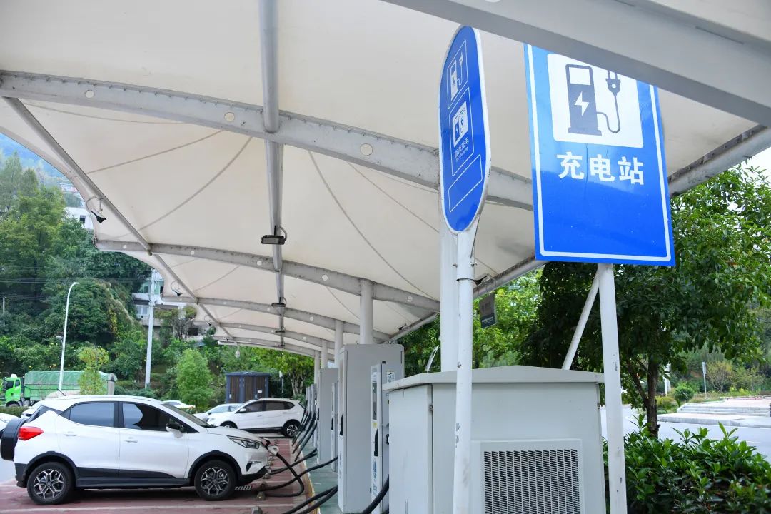 发改委关于新能源汽车充电政策,国务院新能源汽车充电基础设施