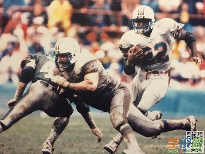 小学一年级足球课第一节,三圣路小学第一节足球课