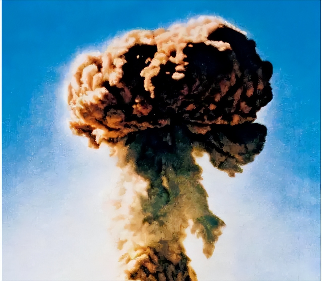 英国为阻止中国收回香港，准备了48颗原*弹子**，美国听完立刻拍板