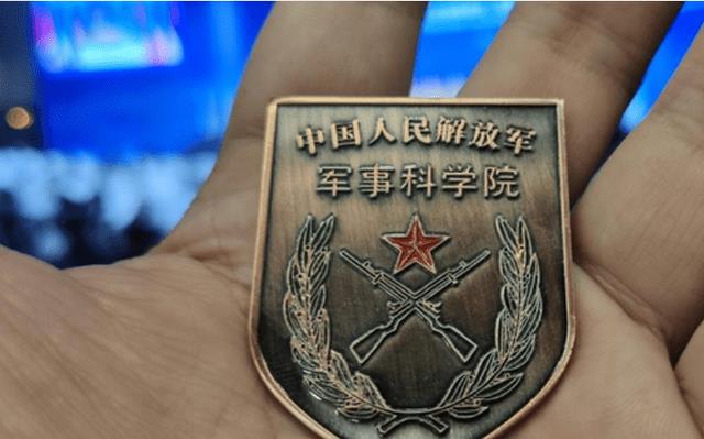 中将问一句话，美代表回答四个字，全场爆笑