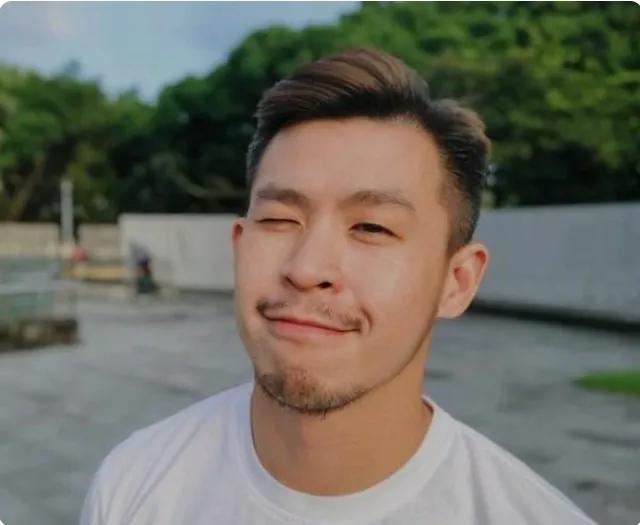 早上刚刮胡子到晚上就长出来了,早上刚刮的胡子照镜子还是有一圈