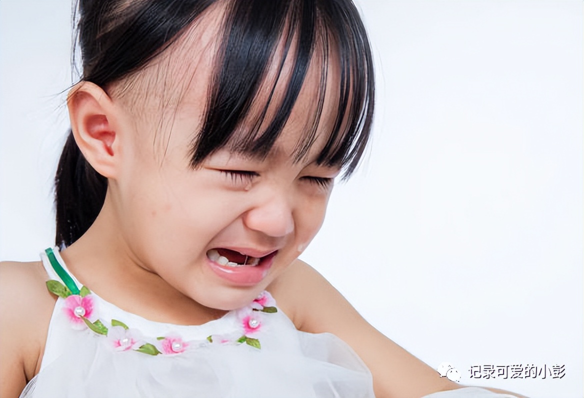 女儿下身发炎红肿怎么办,女儿下眼皮红肿