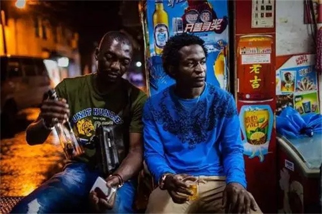 非洲“倒爷”在广州：28寸行李箱装着发财梦