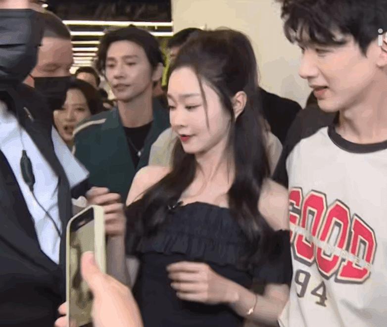 白敬亭宋轶互动好甜,白敬亭宋轶情侣见面会