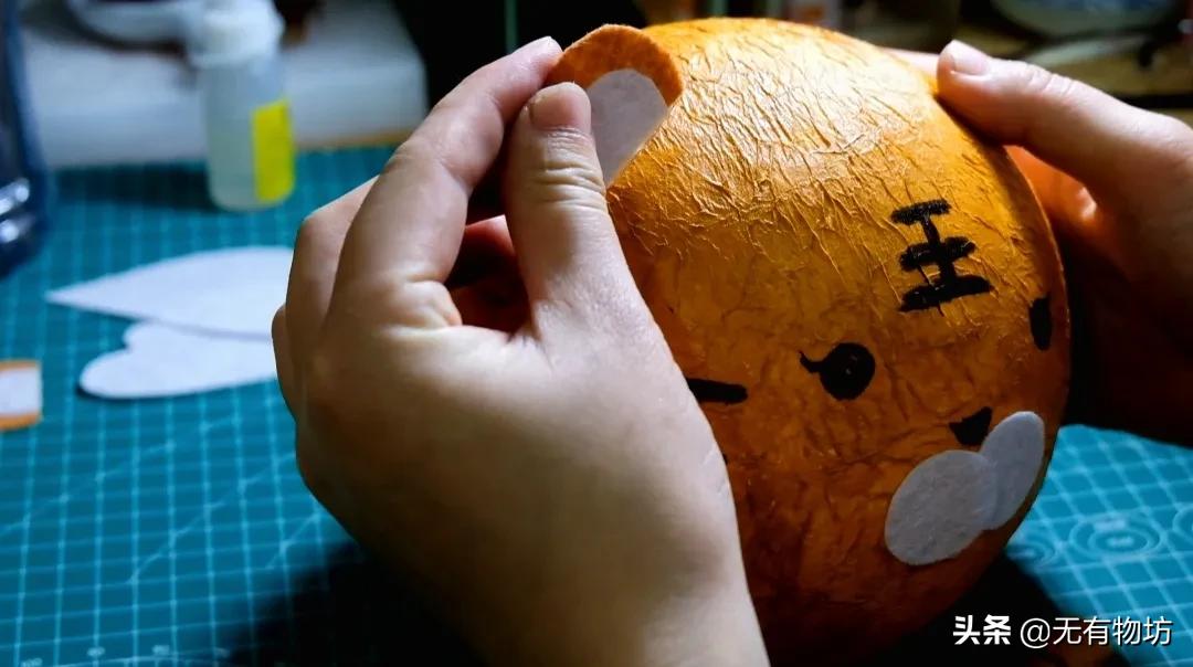 用一张纸做虎年灯笼,虎年的灯笼用卡纸做又好看又好做