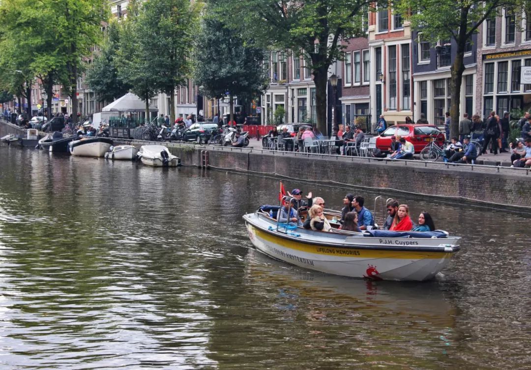 开车去欧洲第23集:在阿姆斯特丹*灯区红**,2名荷兰壮汉挑衅被我怼