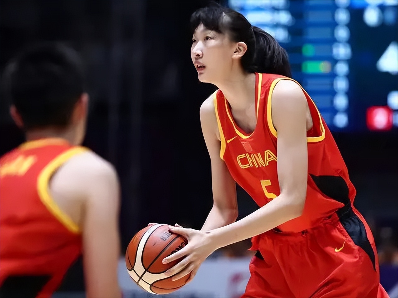 女篮2米28巨人是谁,女篮巨人有哪些