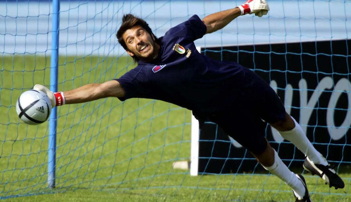 意大利足坛历史十大巨星,02年托蒂表现如何