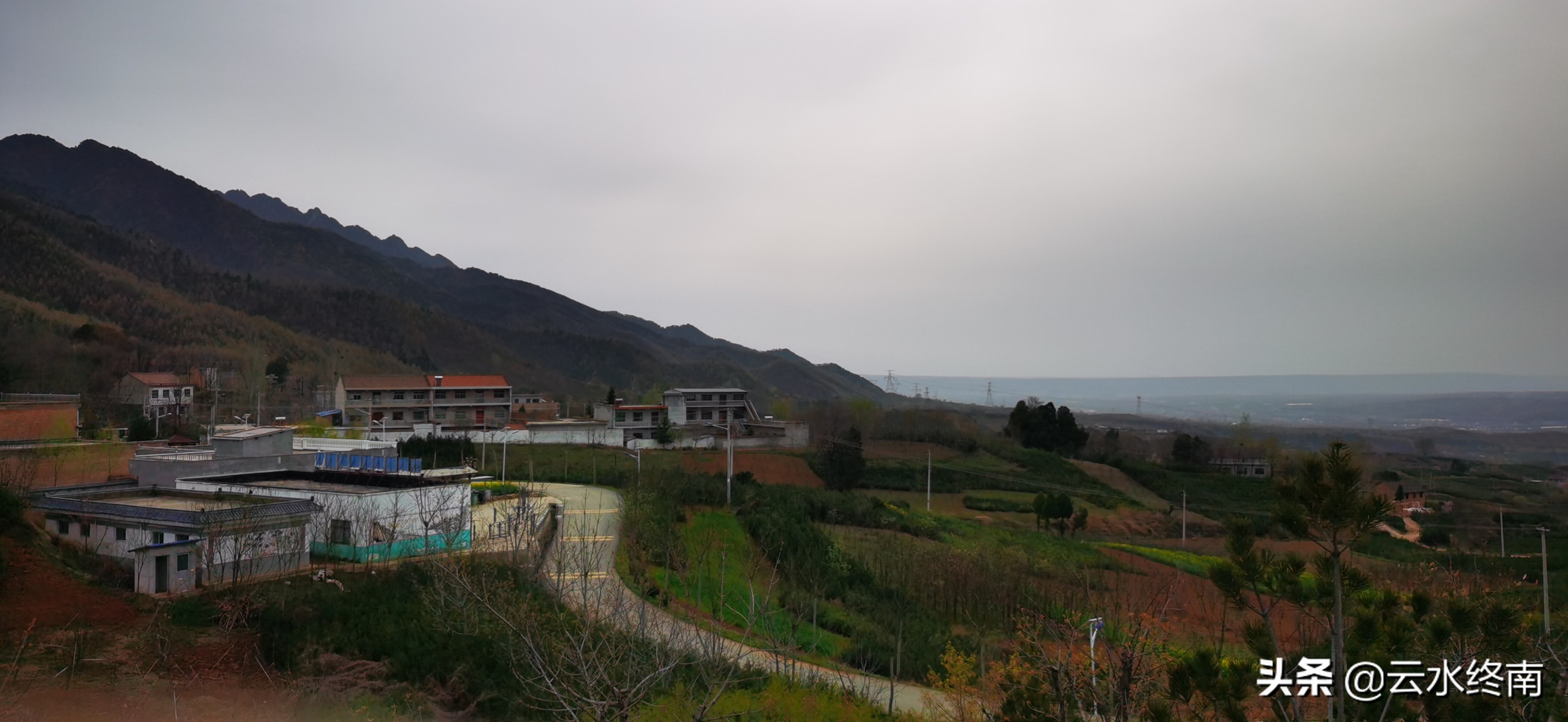 野逛桐花沟，我想欺骗一个老汉却被识破，不料却发现了一个峪口