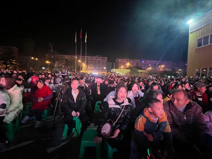 擂响开门红再创新辉煌黄老五食品股份有限公司举办迎新春文艺晚会