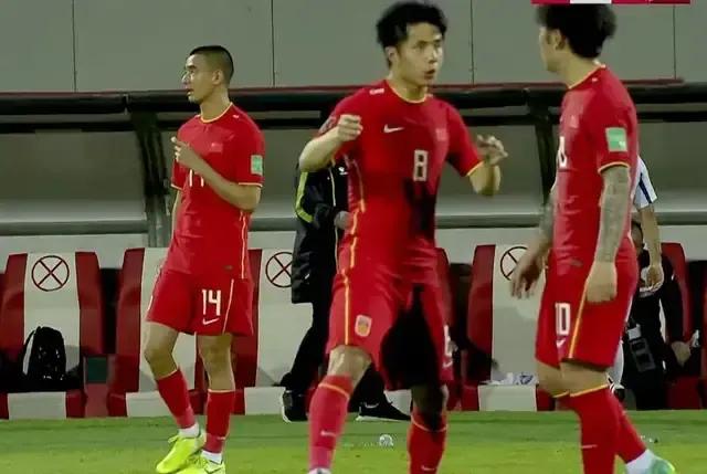 国足后场为什么出不去球呢,国足下半场为什么不改防守阵型
