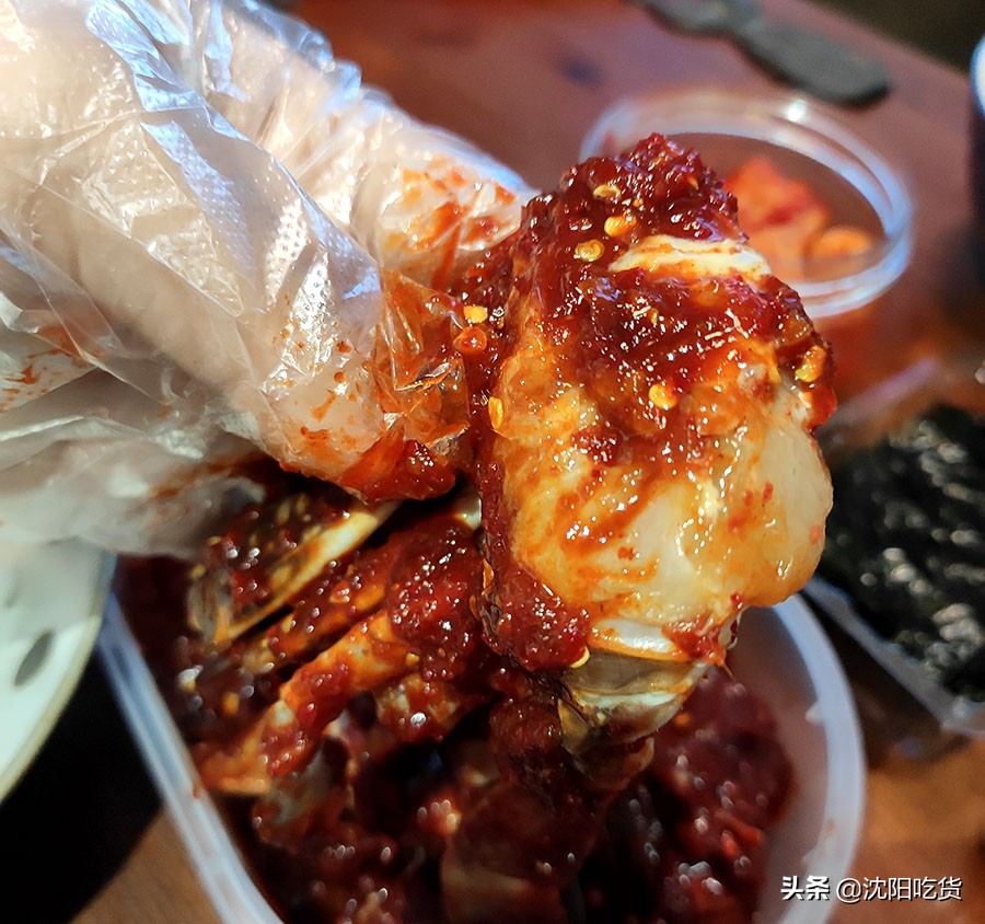 生螃蟹海苔拌饭,吃海苔生腌酱螃蟹