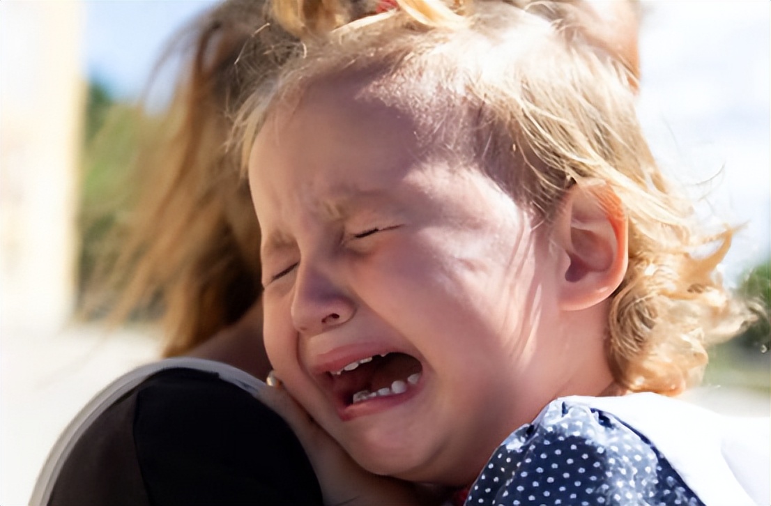 婆婆喜欢在儿子面前哭怎么解决,婆婆把我锁门外了怎么办