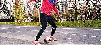 十大精彩足球技巧,十大足球技巧过人动作