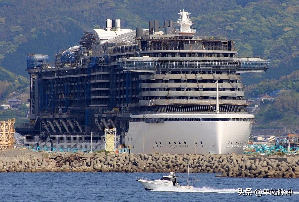 首艘国产大型邮轮移泊至上海,首艘国产大型邮轮拟返程