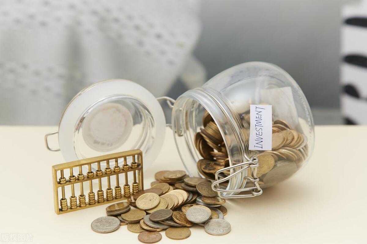 十二生肖今年穿衣颜色忌什么色,2018十二生肖开运颜色