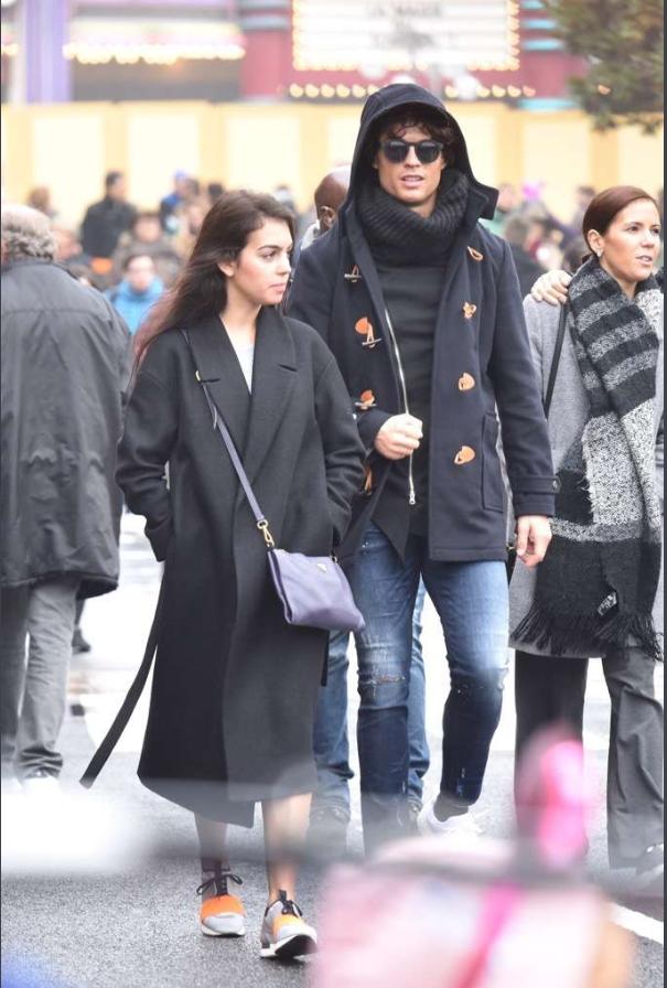 为什么c罗选了一个柜姐,c罗最重要的两个女人