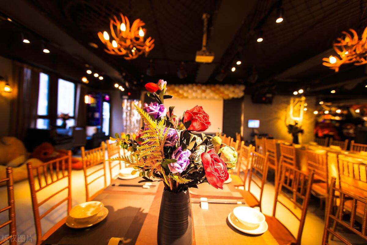 让海明威破防大骂的女人，到底是什么来头？