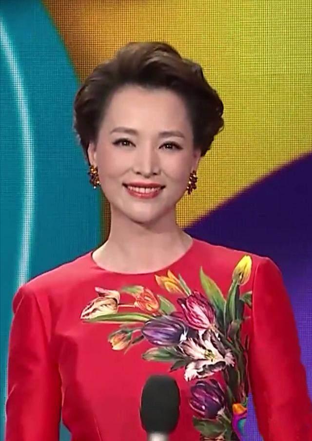 春晚主持人董卿周涛朱迅李思思,春晚主持人董卿朱迅周涛