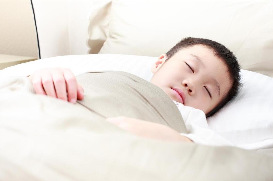 父亲个高母亲矮孩子身高怎么样,爸妈个子高孩子矮怎么办