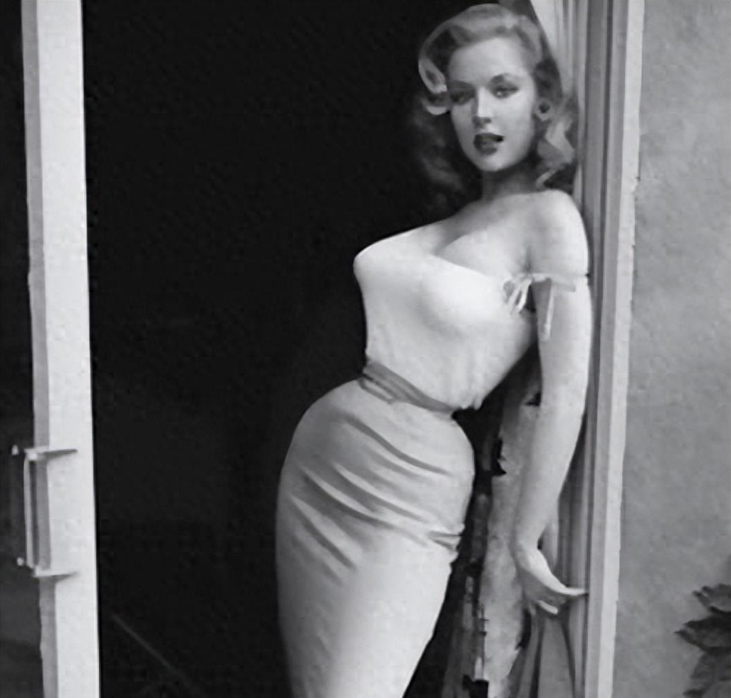 法国*院妓**惊现奇特计时工具，阴道竟长出一颗“牙齿”。