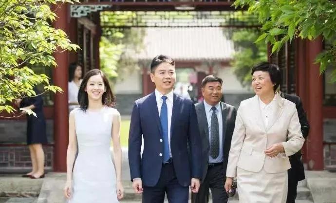 章泽天刘强东2014恋情曝光,刘强东和章泽天现状况