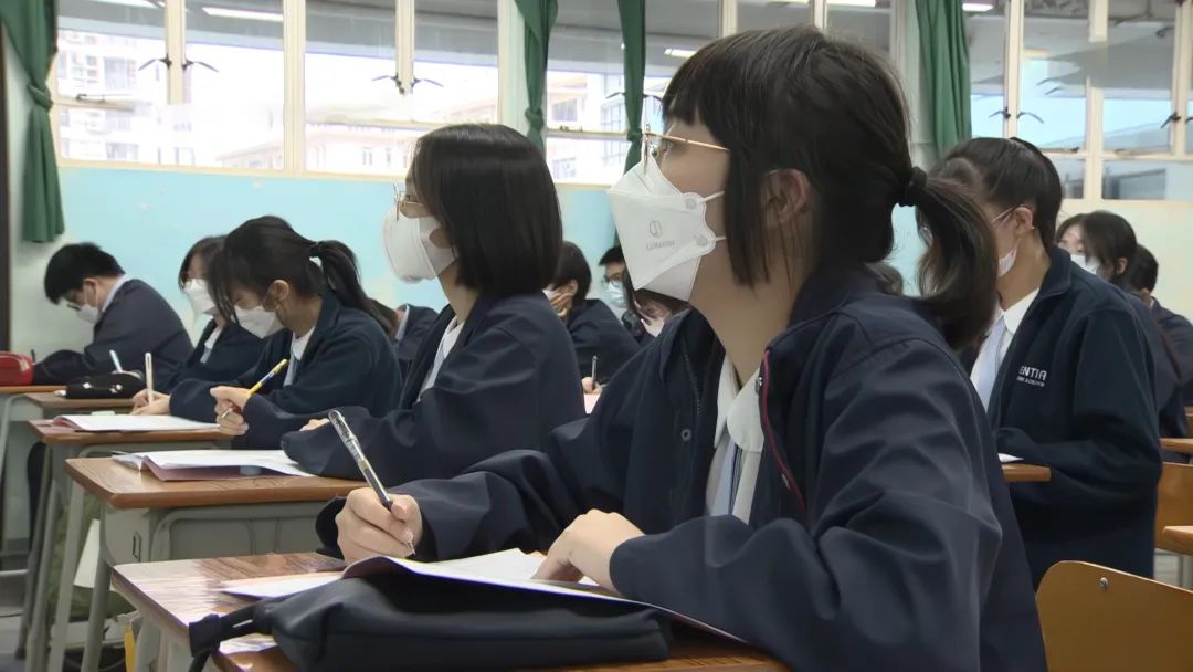 在香港怎么挑选小学学校,小孩怎么才可以过香港读公立学校