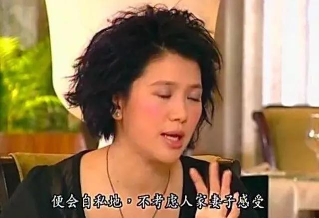 张智霖谈袁咏仪有多爱买包包,张智霖夫妇路上偶遇张艺兴