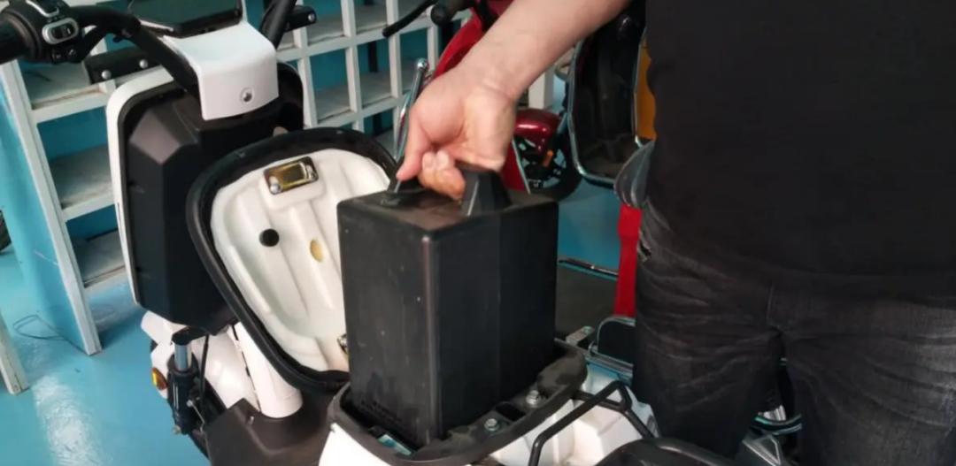 电动车石墨烯电池多久换一次,台铃电动车23a石墨烯电池多少钱