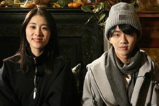 是的，我们有一个孩子，我们各有一个“伴”